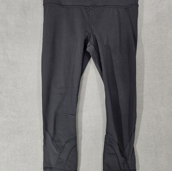 Lululemon Athletic Womens Leggings Size 6 Crop Soild Black Pockets - Picture 1 of 8